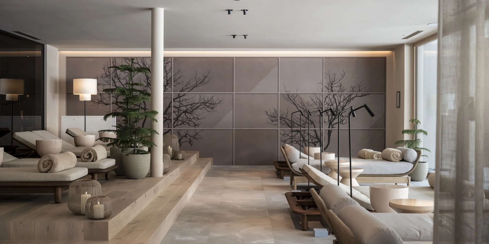 Area benessere moderna con lettini, piante e candele