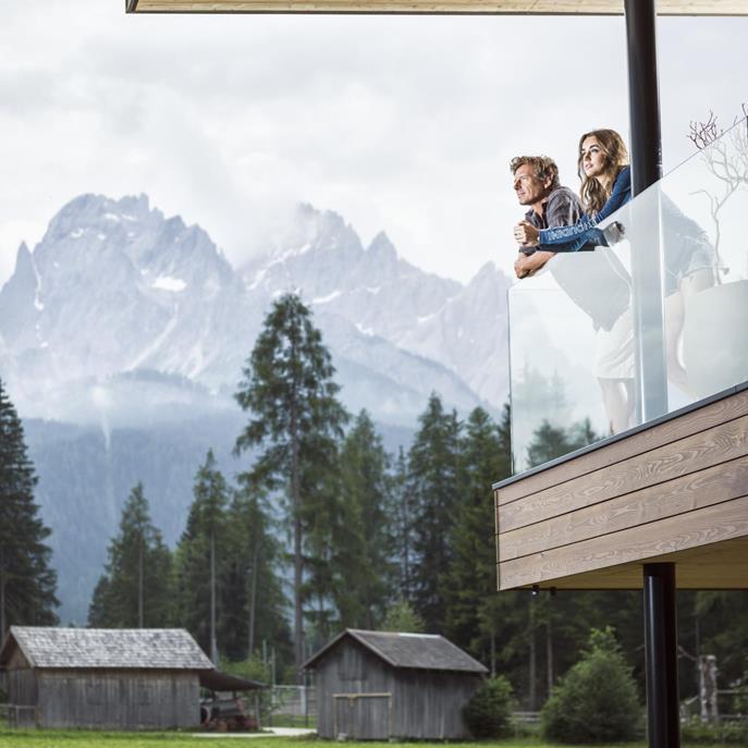 Erik and Leoni on a balcony