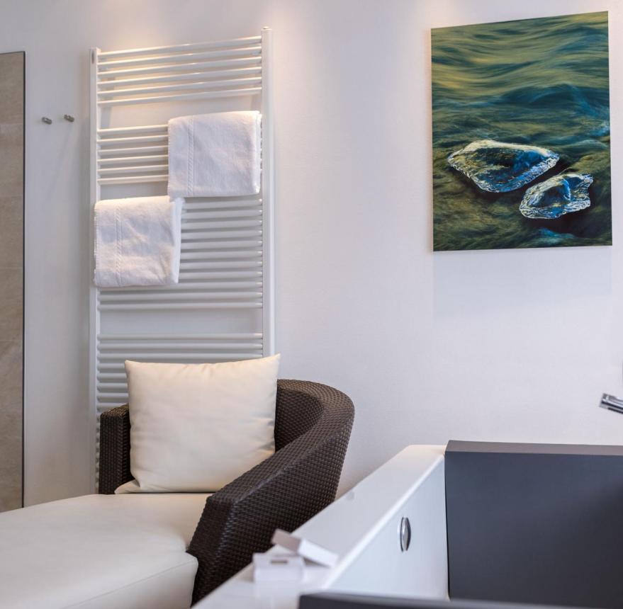 Private spa con doccia, vasca da bagno e lettino - Spa Suite Alpienne Royal