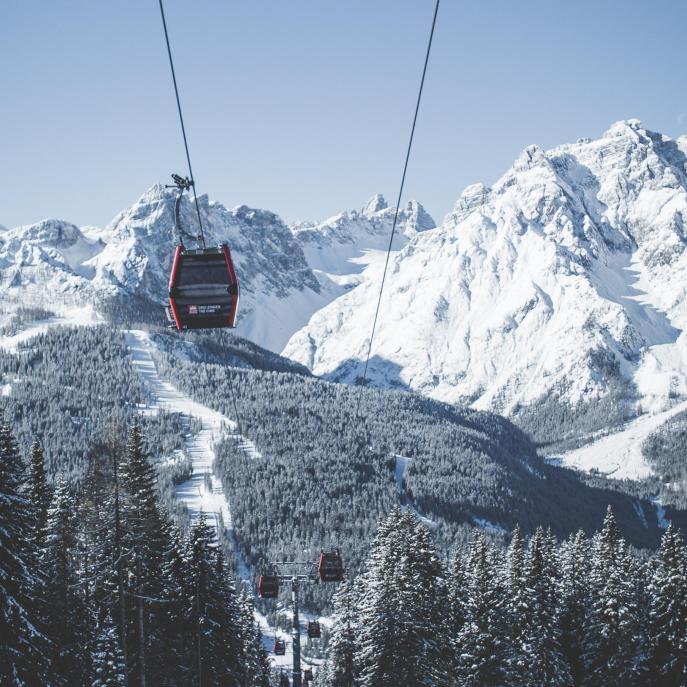 The cable car in winter