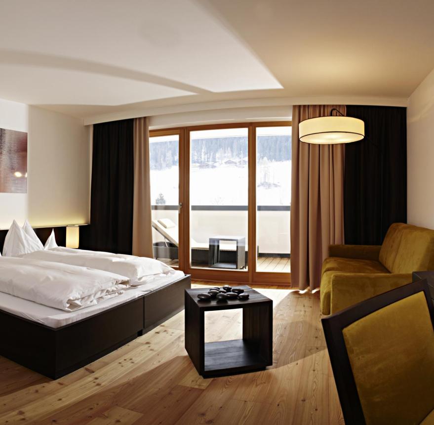 Zimmer Allegra mit Doppelbett, Schlafsofa und Balkon