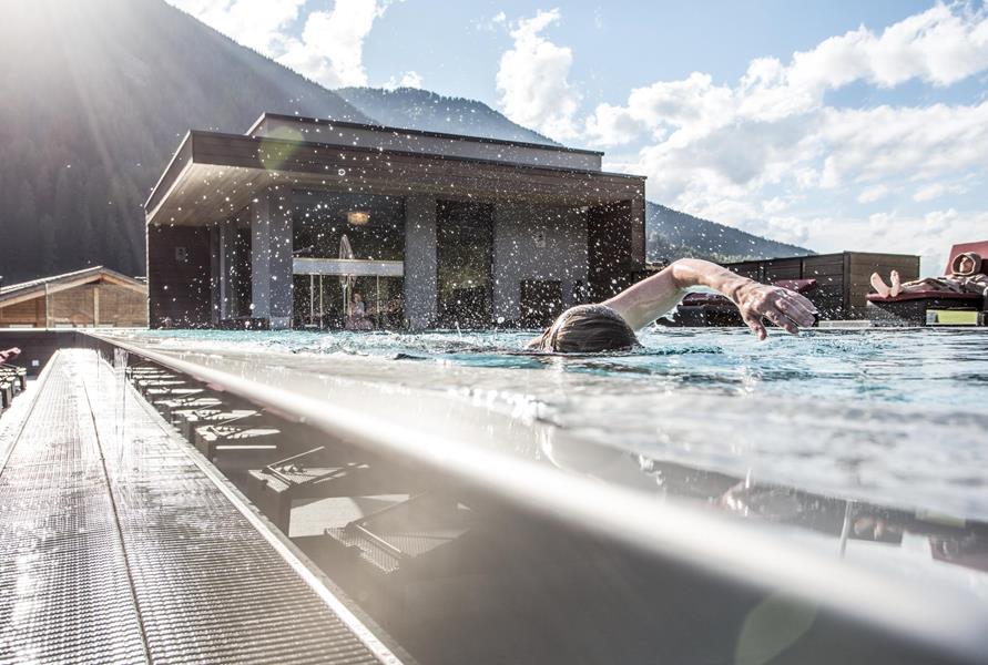 Vista Sky Infinity Outdoor Pool