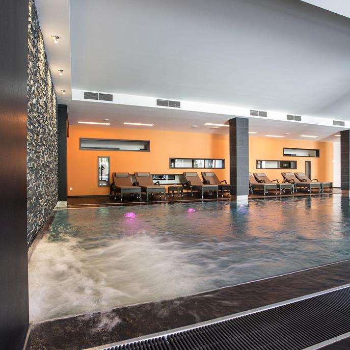 Indoor pool with liquid sound