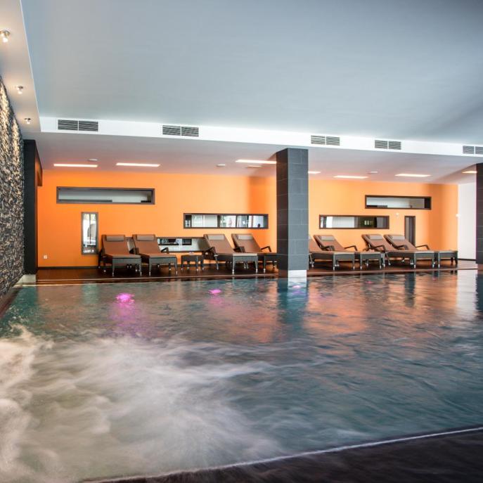 Indoor pool with liquid sound