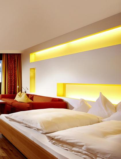 Zimmer Aurora mit Doppelbett, Schlafsofa und Balkon